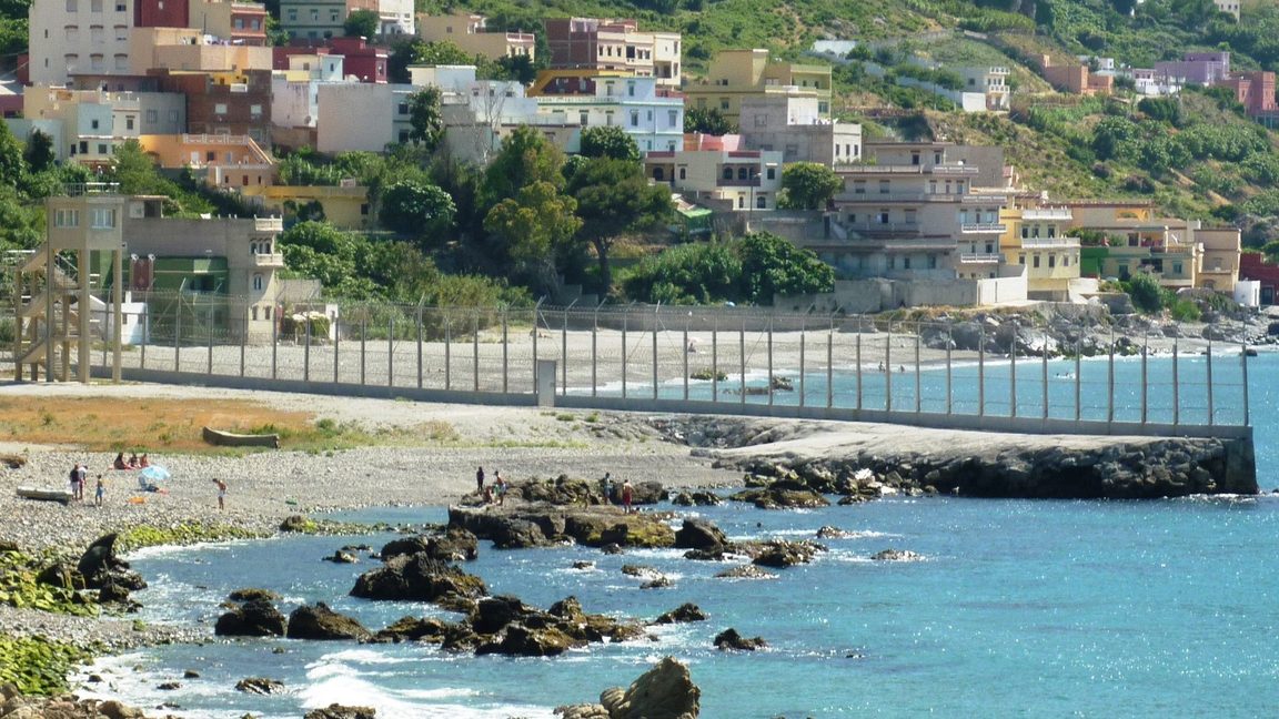 Vågbrytare vid gränsen mellan Marocko och Ceuta. Bild: Mario Sánchez Bueno/CC BY-SA 2.0