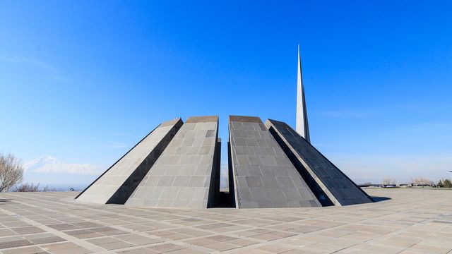 Minnesmärket Tsitsernakaberd för folkmordet 1915. Foto: Matthias Süßen (CC BY-SA 4.0) 