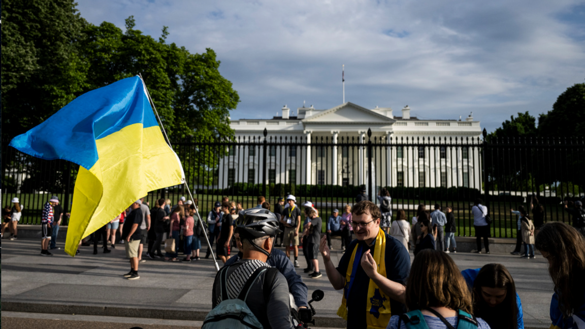 Demonstration för Ukraina utanför Vita huset. Foto: Pontus Lundahl/TT 