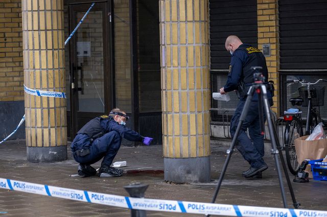 En misstänkt brottsplats undersöks av tekniker. Foto: Johan Nilsson/TT