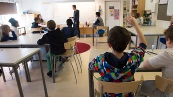 En ny studie visar att kulturell bakgrund påverkar hur pojkar och flickor presterar i skolan. Arkivbild. Foto: Fredrik Sandberg/TT.