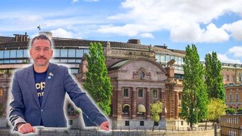 ”Vi måste agera nu – innan friheten är förlorad för alltid”, skriver Mohammadreza Pakmehr. Foto: Magnus Lejhall/TT.