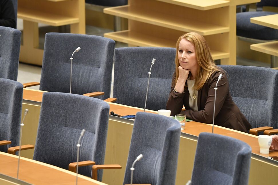 Ny forskning visar att riksdagsledamöter ofta missförstår sina väljare. På bild Annie Lööf (C) i sin bänk vid årets första partiledardebatt. Foto: Henrik Montgomery, TT.