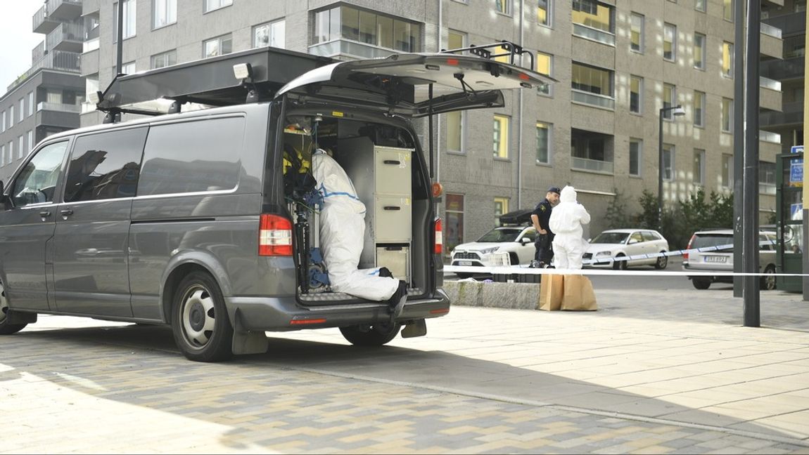 Polisen på plats vid hotellet i Hammarby Sjöstad där över hundra personer fick evakueras. Foto: Oscar Olsson/TT.