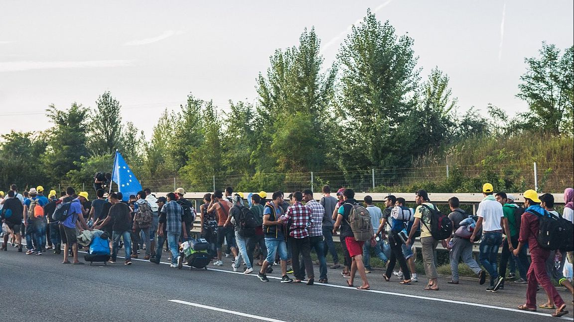 Migranter på motorvägen M1 i Ungern, på väg mot Österrike 2015. En liknande syn till det krigsdrabbade Ukraina är inte att vänta nu. Foto: Joachim Seidler / Wikimediacommons