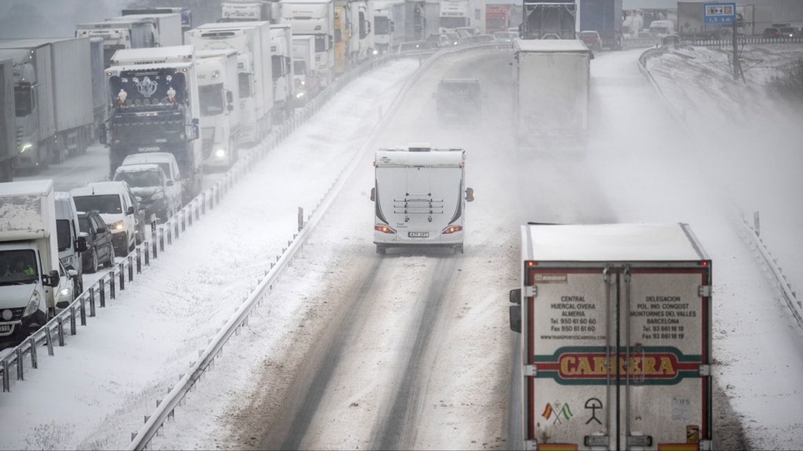 Efter onsdagens trafikkaos i södra Sverige varnar Trafikverket för en liknande situation i norr under torsdagsmorgonen. Foto: JOHAN NILSSON/TT