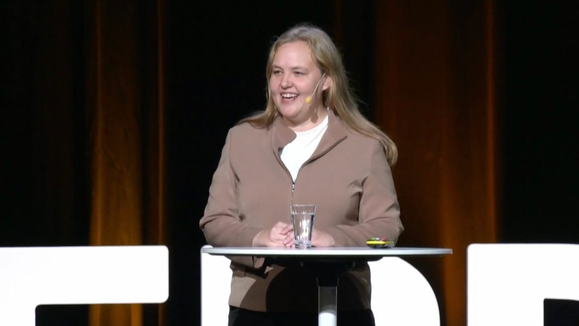 Ida Gabrielsson (V) talar på Vänsterdagarna Skärmdump från Vänsterpartiets youtubekanal