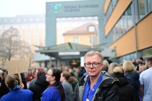 Wojciech Skup, överläkare på Säs, under en demonstration mot journalsystemet Millennium. Björn Larsson Rosvall/TT