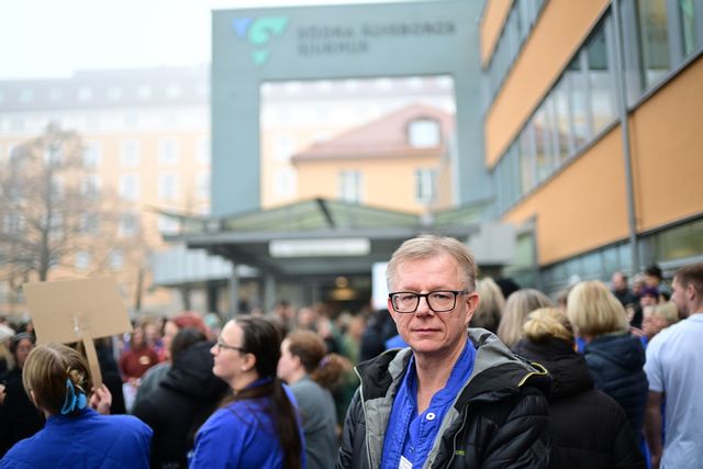 Wojciech Skup, överläkare på Säs, under en demonstration mot journalsystemet Millennium. Björn Larsson Rosvall/TT