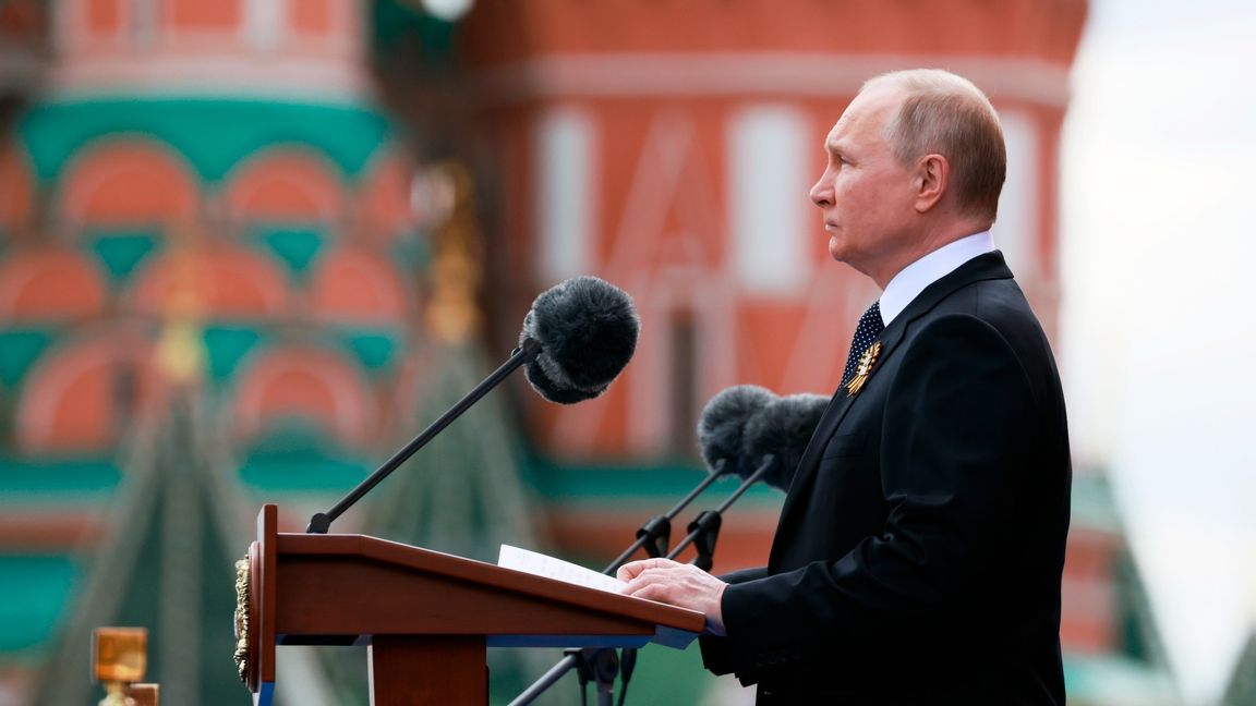 President Vladimir Putin under sitt tal på Röda torget i dag. Foto: Mikhail Metzel/AP/TT