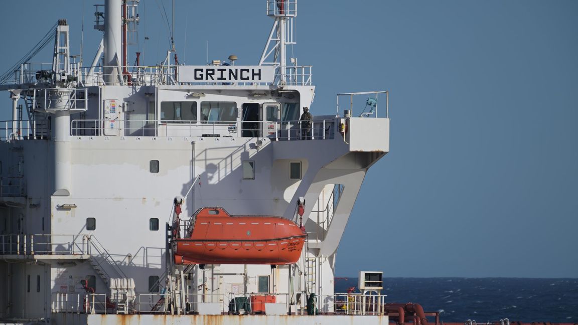 Tidigare i veckan beslagtogs oljetankern Grinch i Medelhavet genom en fransk-brittisk operation. Foto: Franska militären via AP/TT