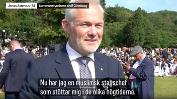 Jonas Attenius hamnade i blåsväder efter ett tal på en muslimsk massbön. Foto: SVT