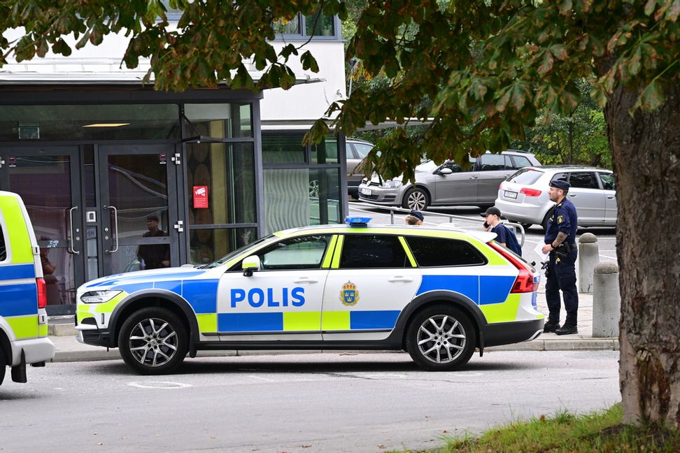 Polisavspärrningar vid Trångsundsskolan i Huddinge efter skjutningen den 4 september. Jonas Ekströmer/TT