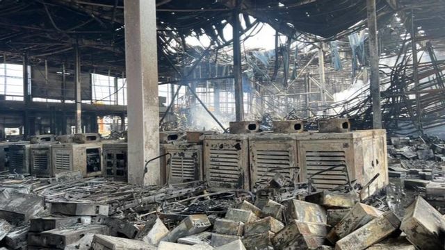 Rysslands nattliga angrepp mot Kiev slog ut ett av Röda korsets viktigaste logistikcenter.Foto: Ukrainian Red Cross Society / Facebook