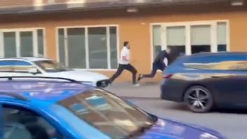 Den utpekade gärningsmannen jagar sitt offer på Storgatan i Kristianstad lördags kväll